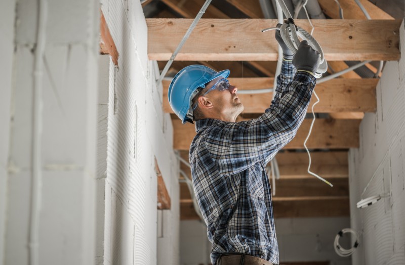 Job als Elektroinstallateur:in