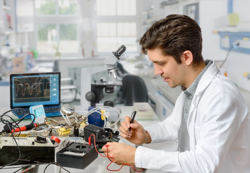Job als Elektroniker:in